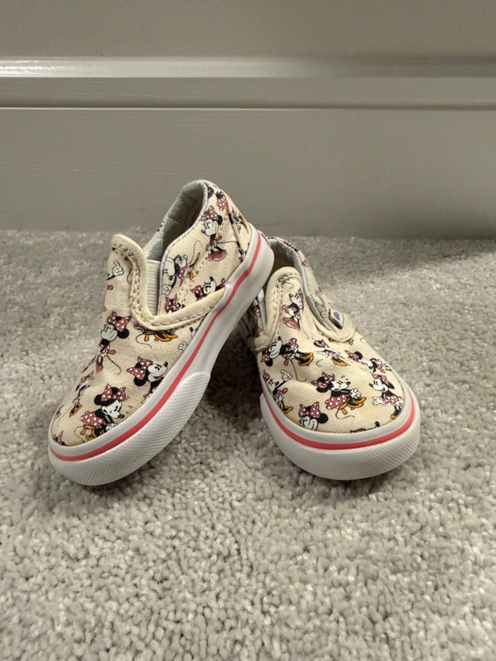Vintage Vans Kids Minnie Mouse Slip-On Canvas Shoes in Cream and Pink